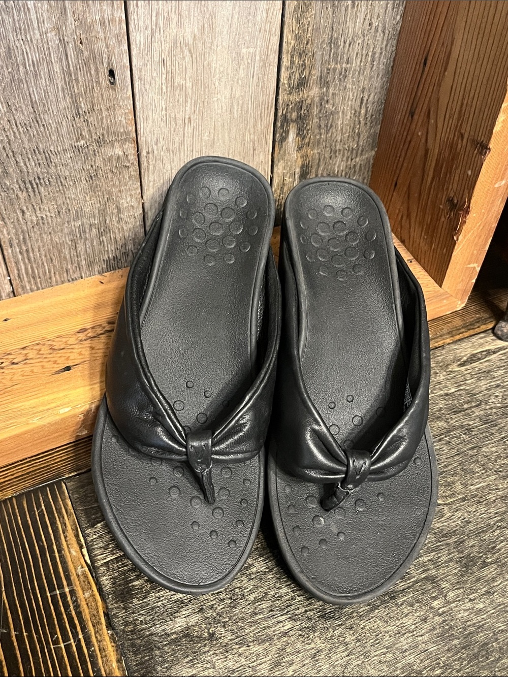 Vionic Arabella Sandals size 6